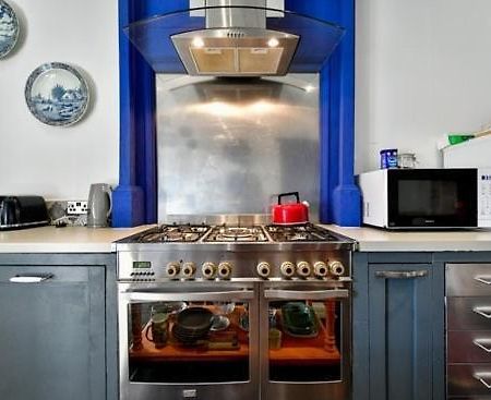 Quirky 4 Bedroom Apartment With Terrace Cardiff Exterior foto
