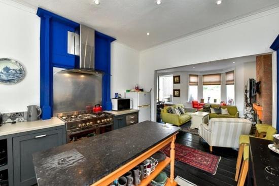 Quirky 4 Bedroom Apartment With Terrace Cardiff Exterior foto