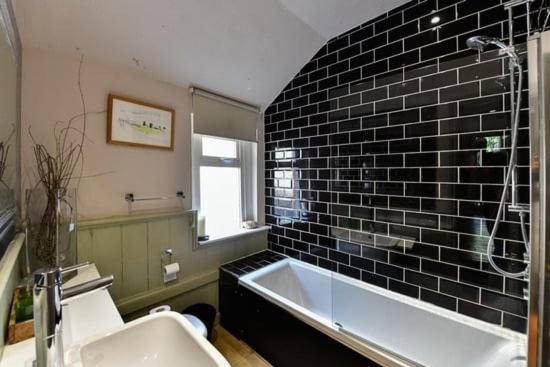 Quirky 4 Bedroom Apartment With Terrace Cardiff Exterior foto